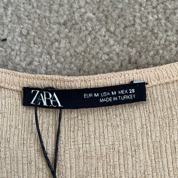 Zara beige cropped tee with low v neck - Picture 3 of 4